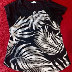 🐼Black/White Maurices fern print top size S